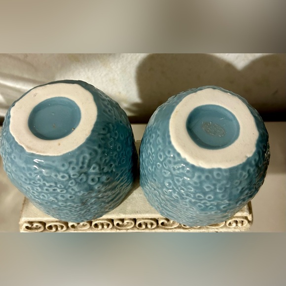 2 turquoise, textured ceramic tea cups. - Picture 4 of 6
